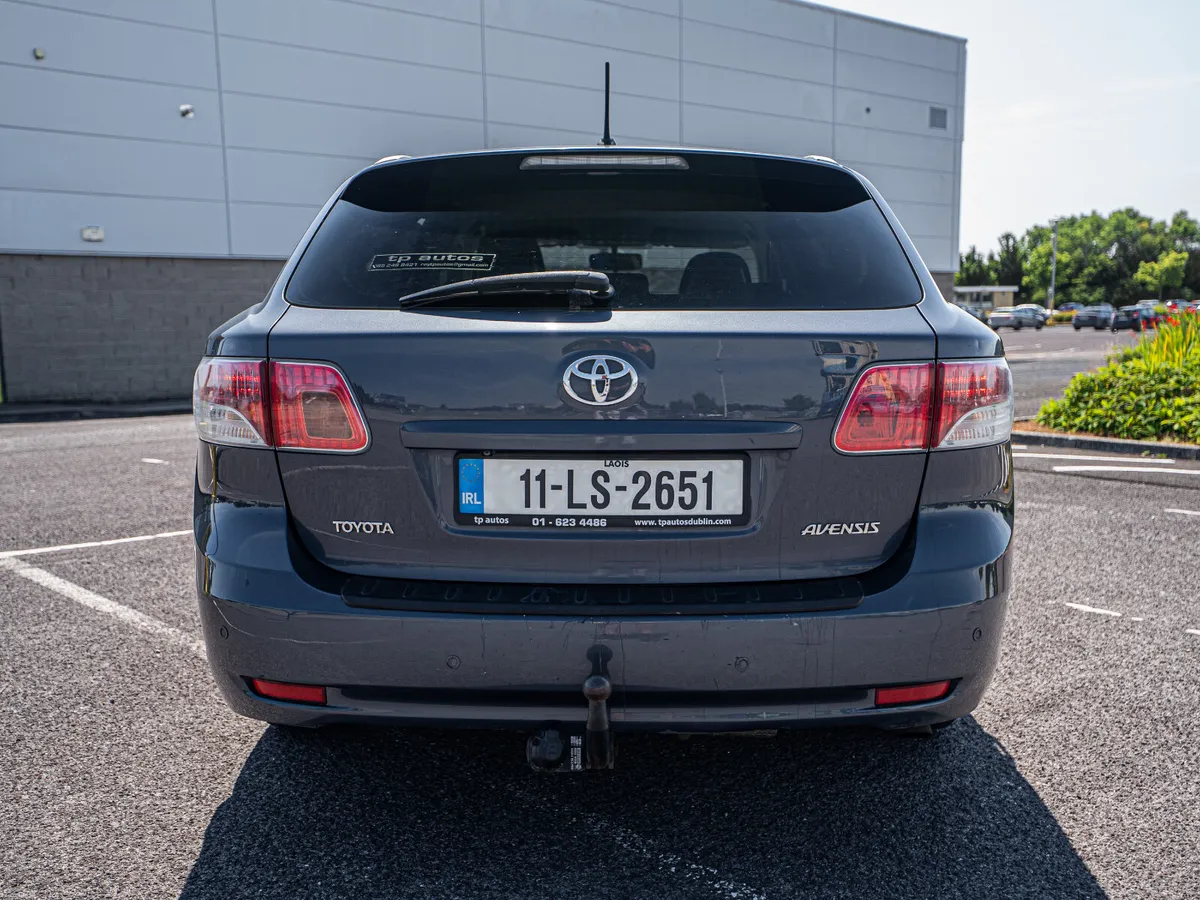 Toyota Avensis 2011 - Image 4