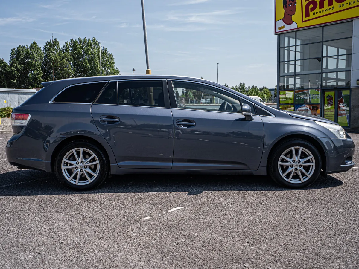 Toyota Avensis 2011 - Image 3