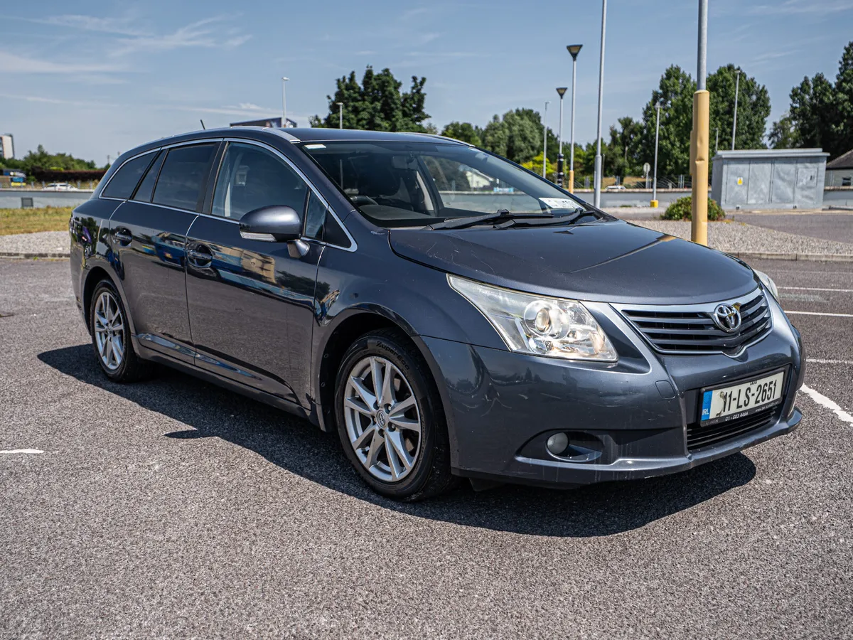 Toyota Avensis 2011 - Image 1