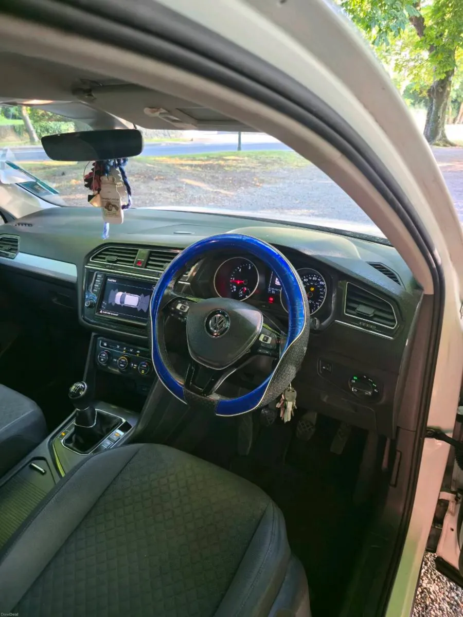 Volkswagen Tiguan - Image 5