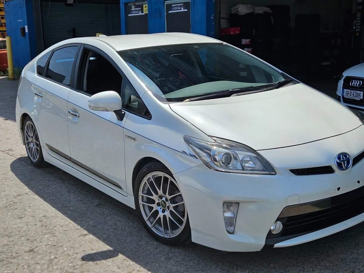 2014 Toyota Prius Hybrid Automatic/ sports - Image 6