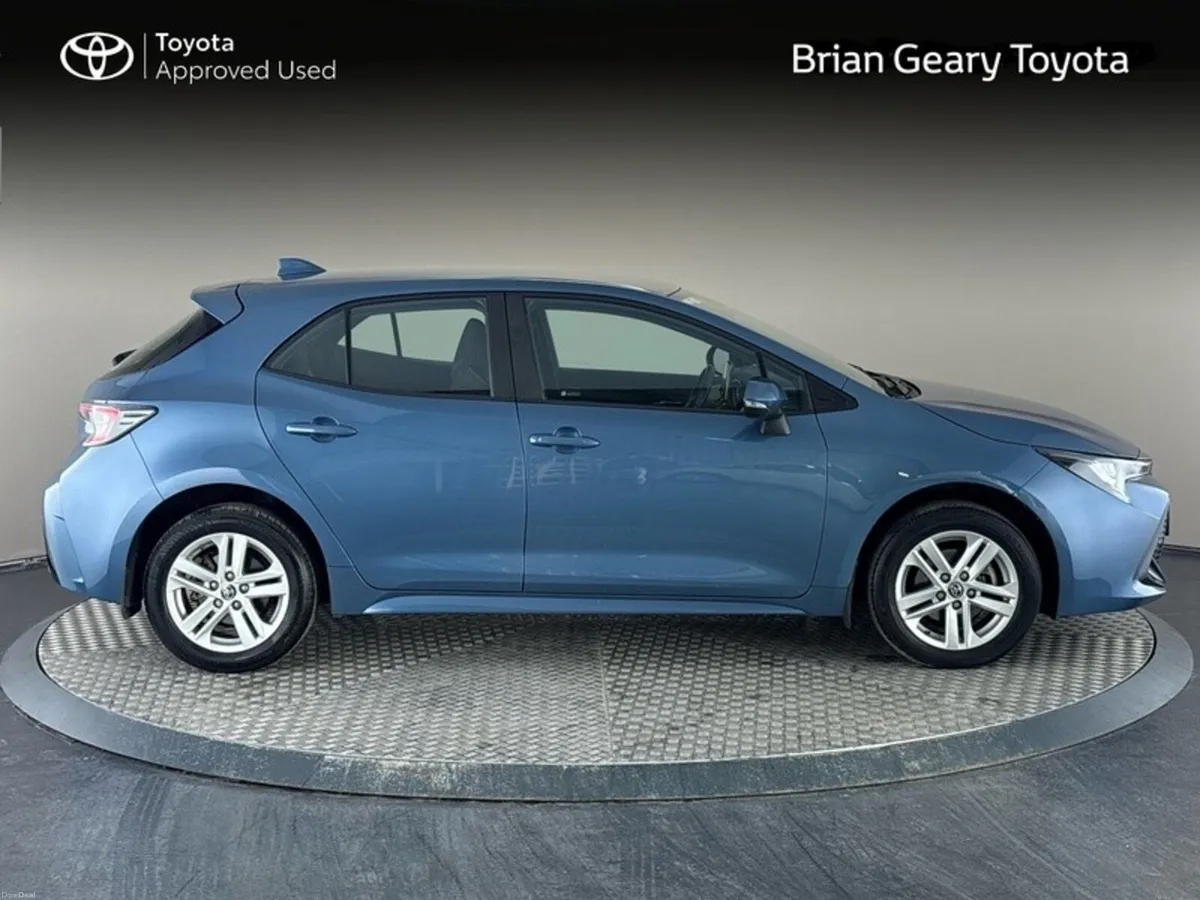 Toyota Corolla Luna Hatchback Hybrid - Image 3