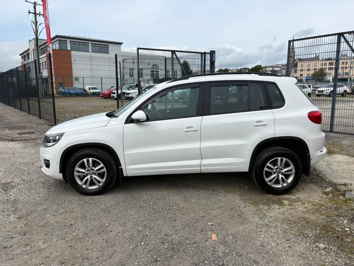 Volkswagen Tiguan 2012 - Image 4