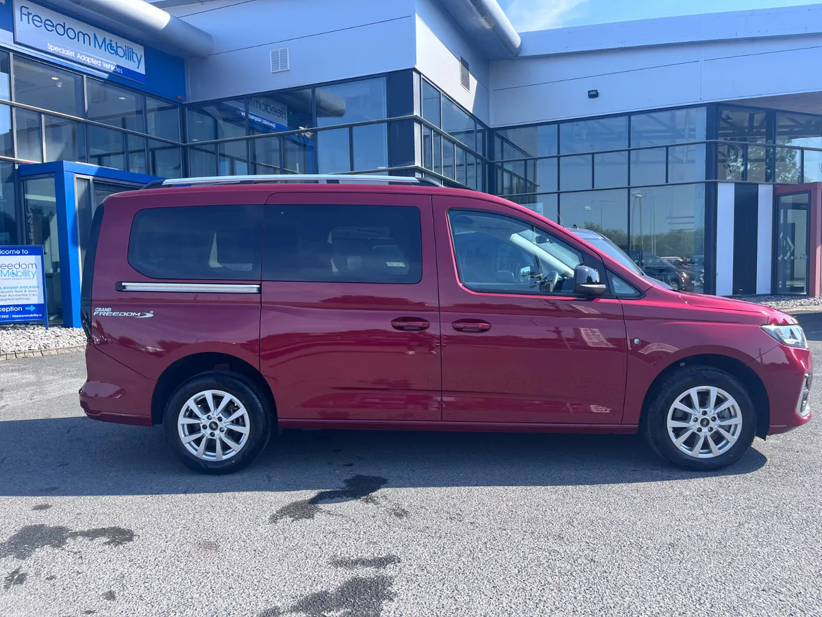 Ford Tourneo Connect 2023 Wheelcahir Access - Image 4