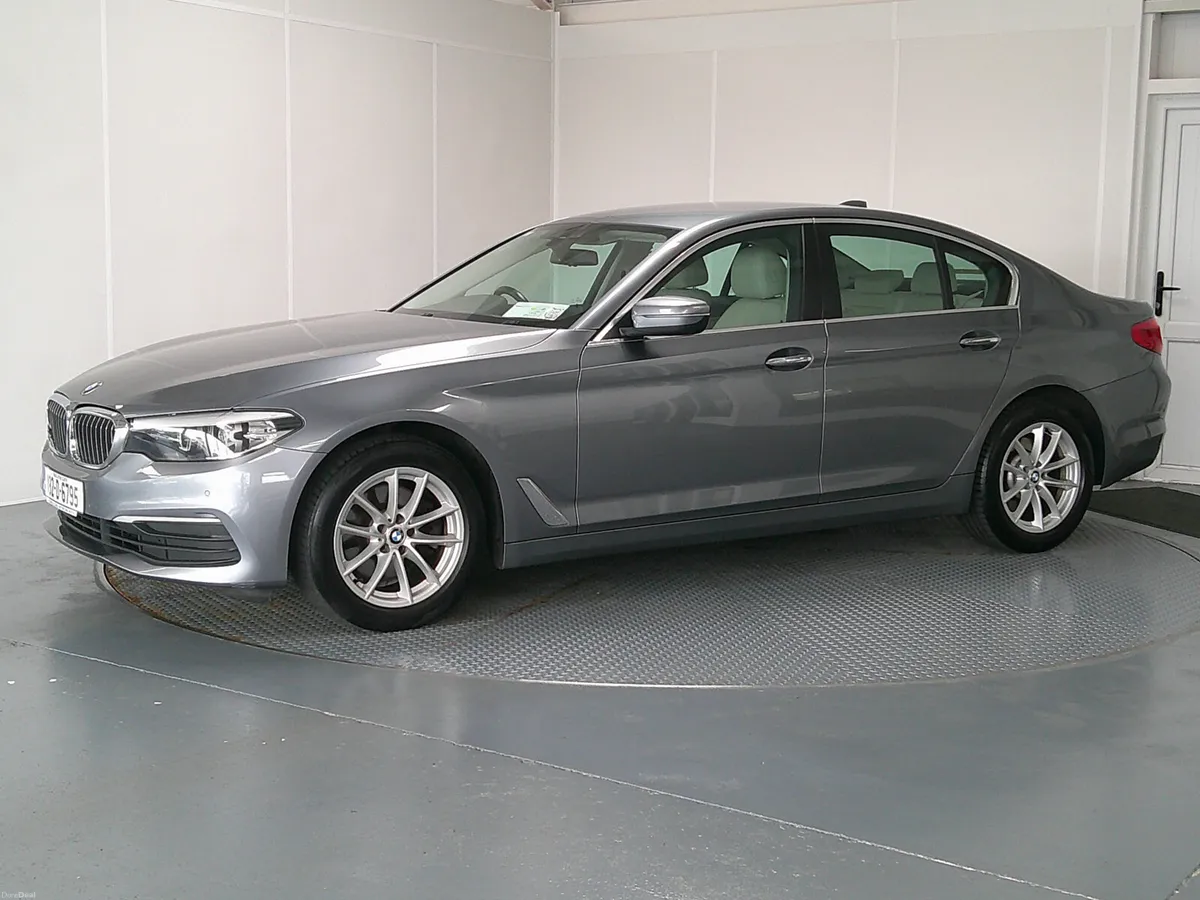 BMW 5-Series 2018 - Image 2