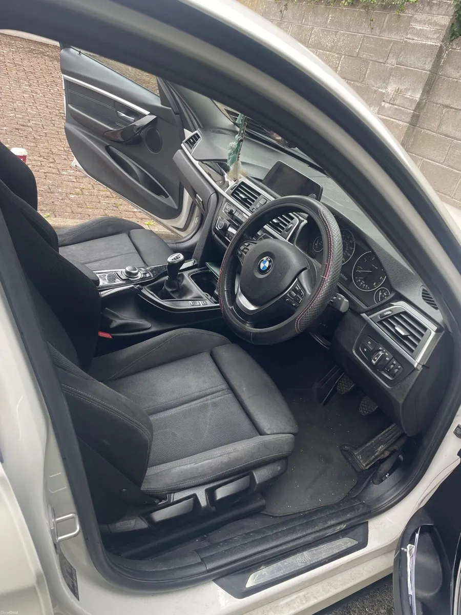 BMW 3-Series 2017 - Image 6