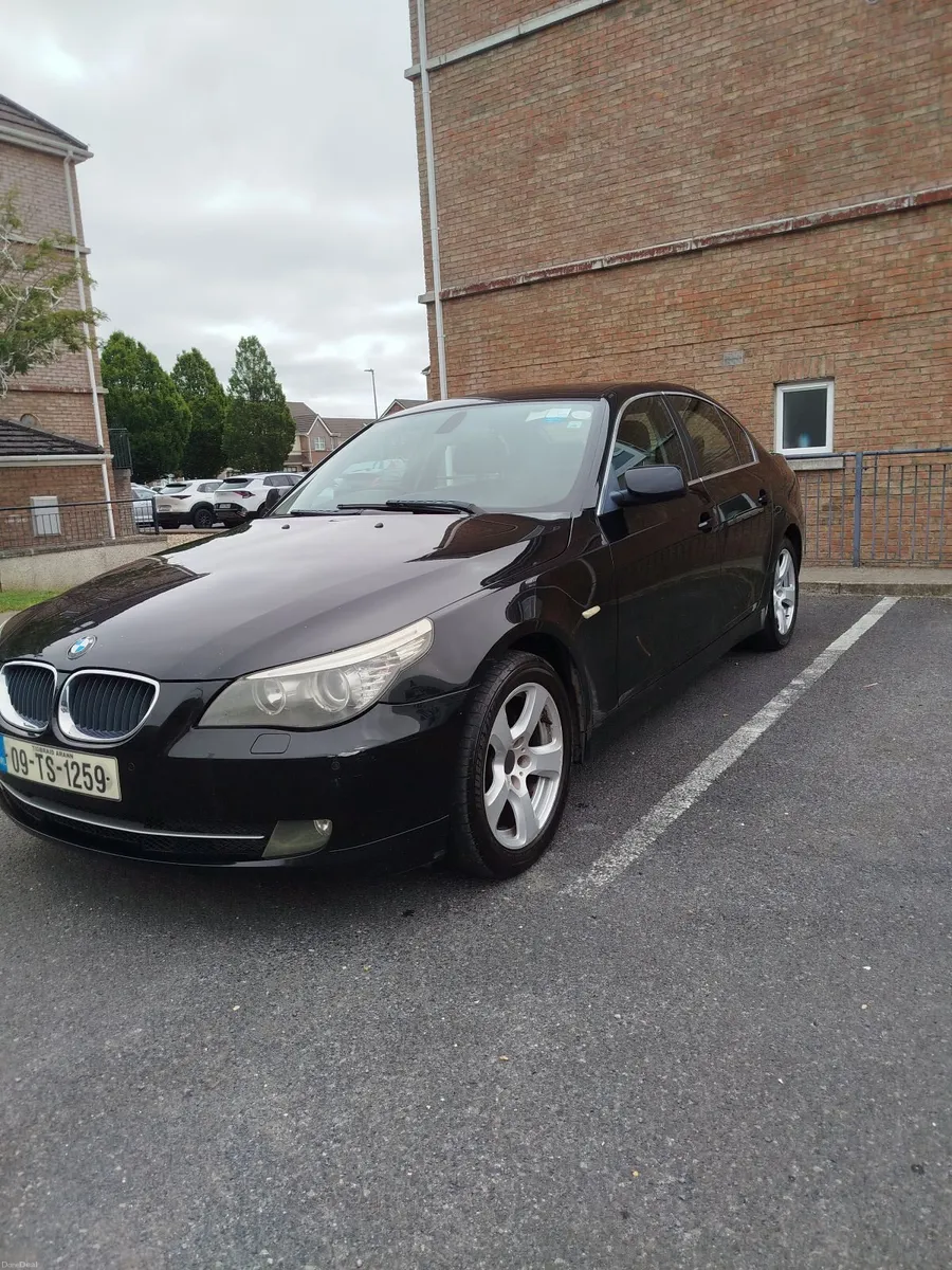 BMW 5-Series 2009 - Image 2