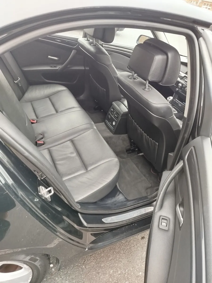 BMW 5-Series 2009 - Image 4
