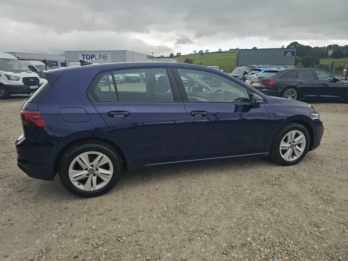 Volkswagen Golf Life 2023 - Image 3