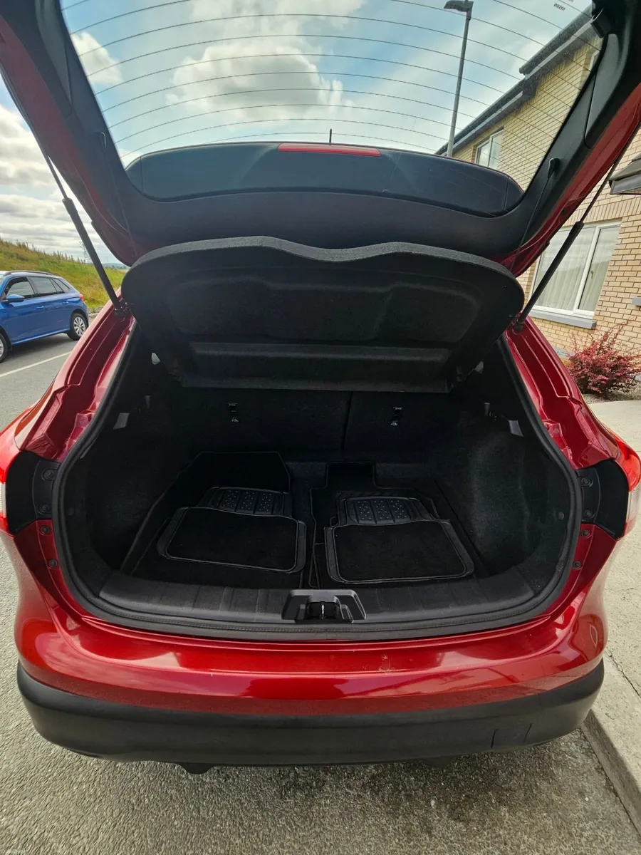 2015 Nissan Qashqai - very low mileage - Image 3