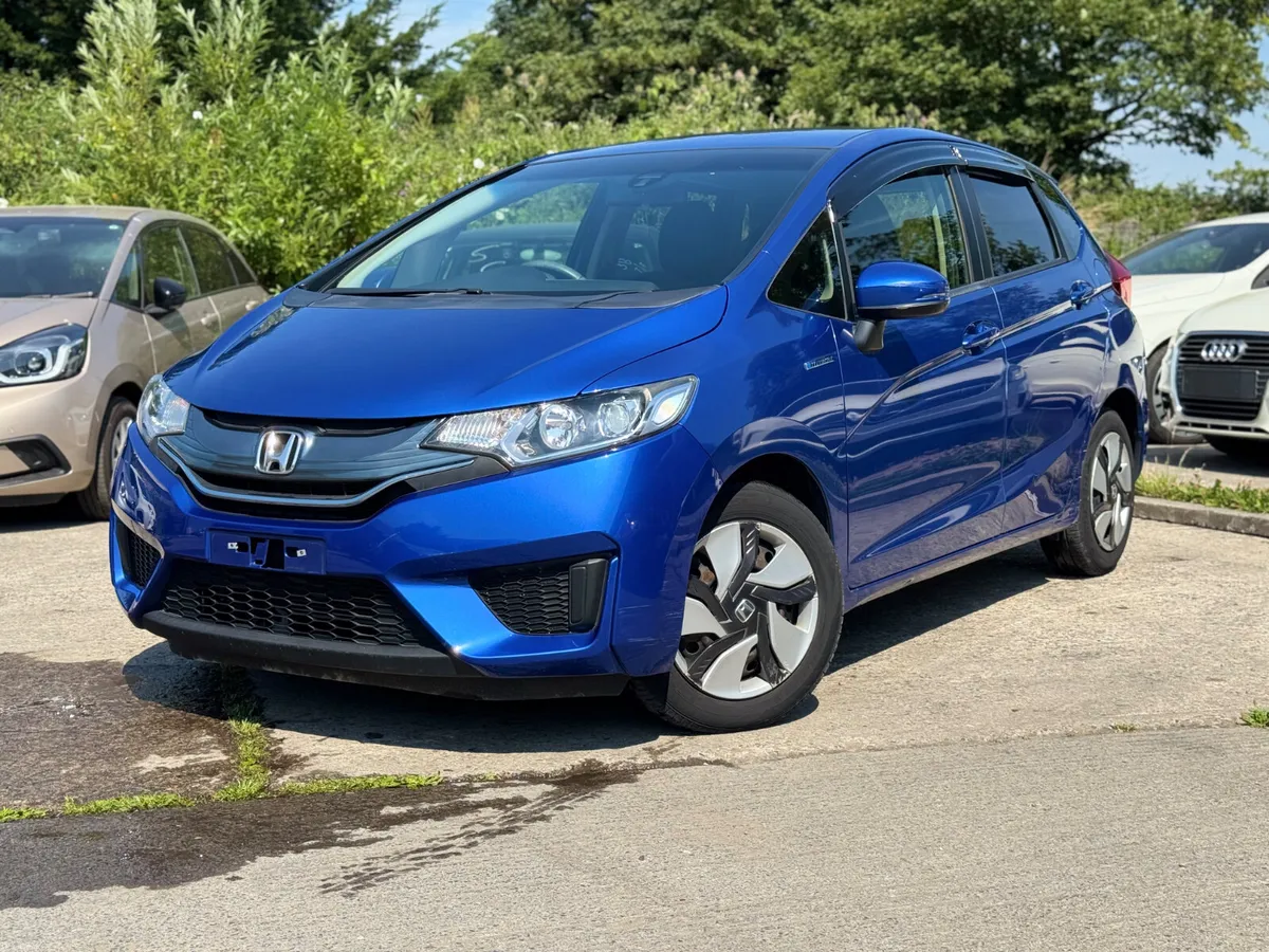 Honda Fit 1.5 Hybrid Auto 52000KM ONLY 2014 2 keys - Image 3