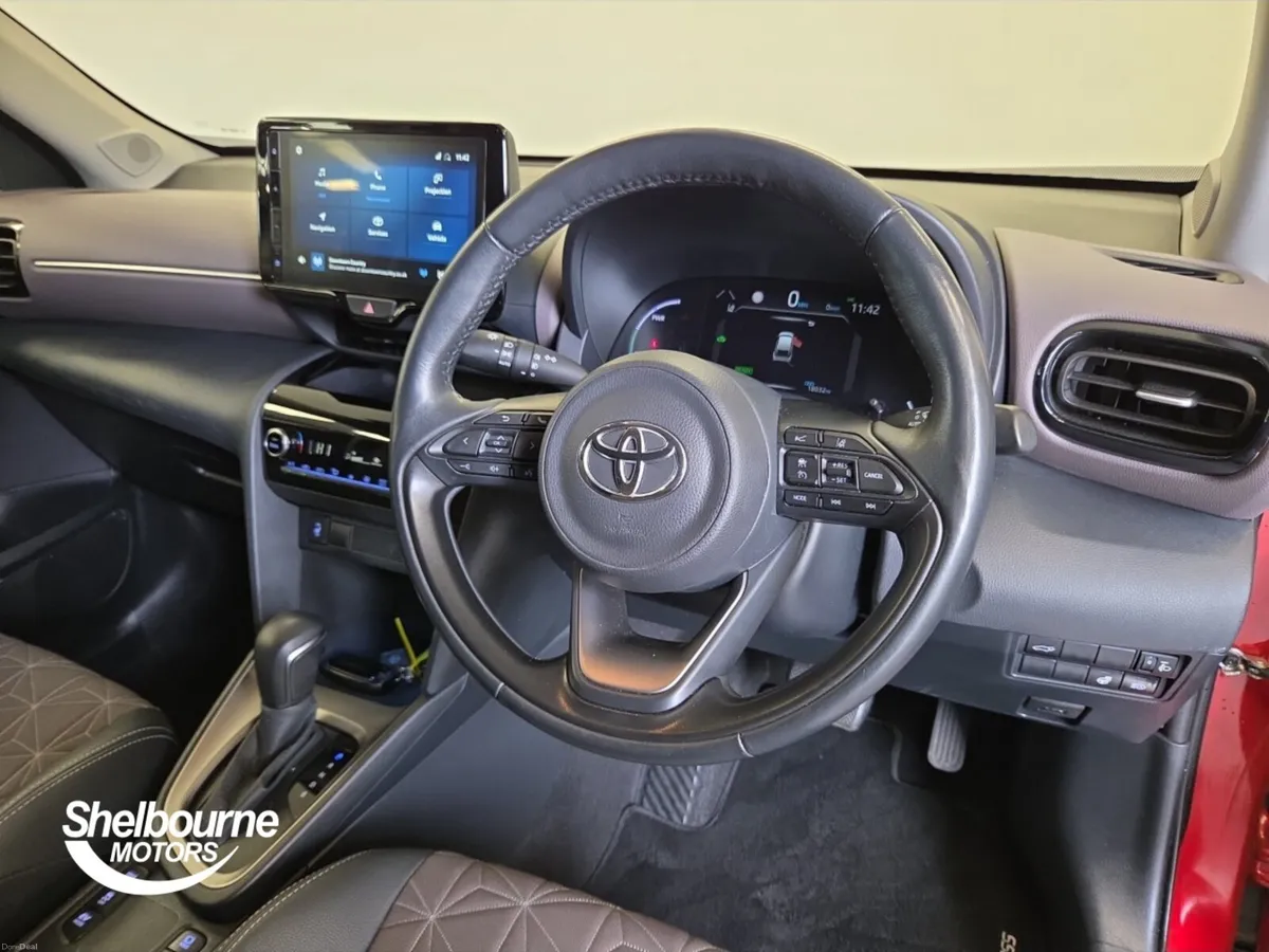 Toyota Yaris Cross Estate Excel - Image 4
