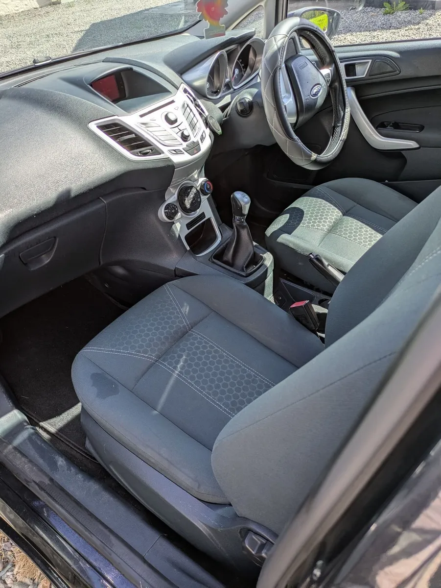 Ford Fiesta 2012 - Image 2