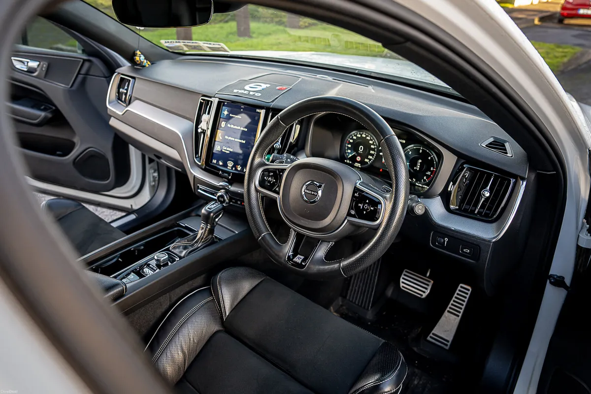 2019 Volvo Xc60 - Image 2