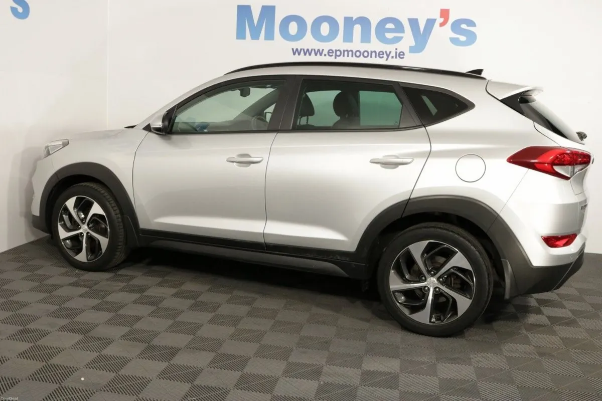 Hyundai Tucson Premium SE Top Spec 1.7L Diesel SUV - Image 6