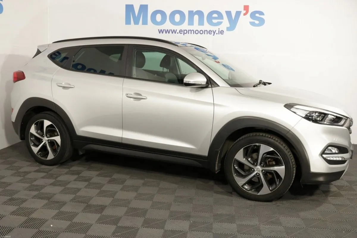 Hyundai Tucson PREMIUM SE TOP SPEC 1.7L DIESEL SUV - Image 3