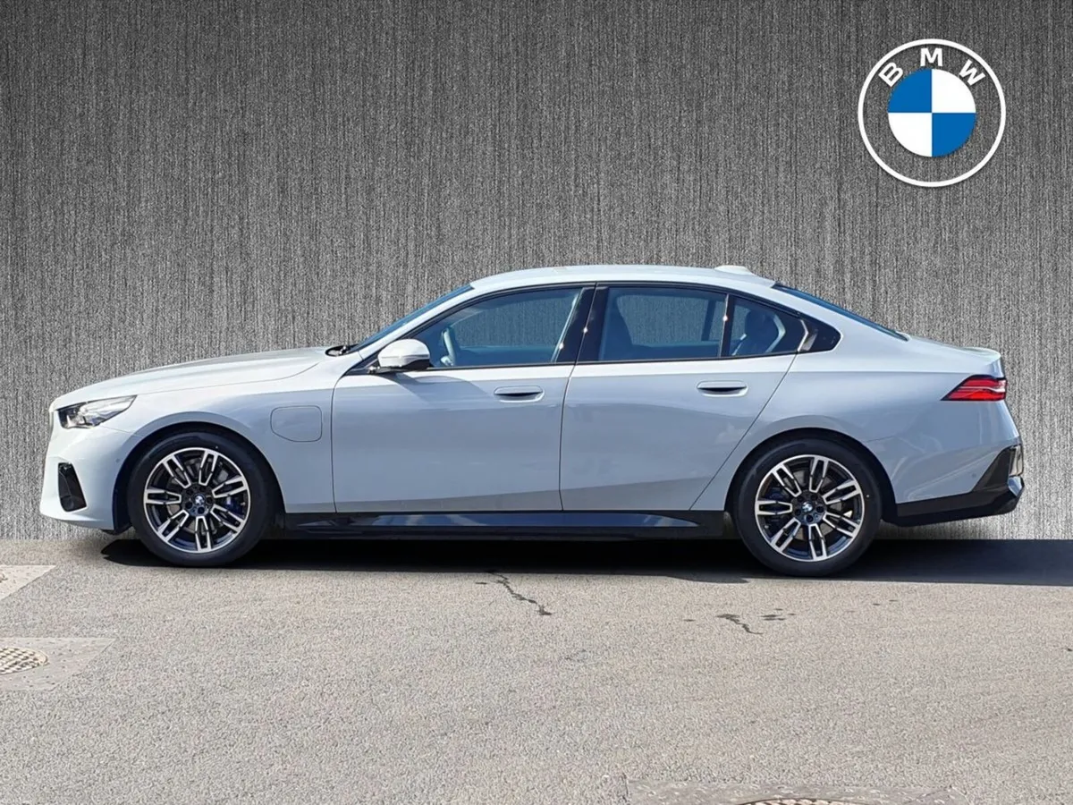 BMW 5-Series 530e M Sport Saloon - Image 4