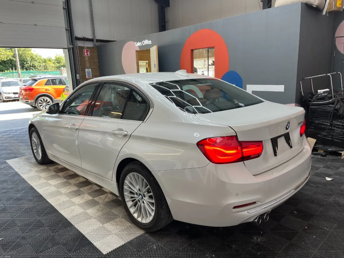 BMW 3-Series 2018 BMW 320D LUXURY 2.0 AUTOMATIC / - Image 4