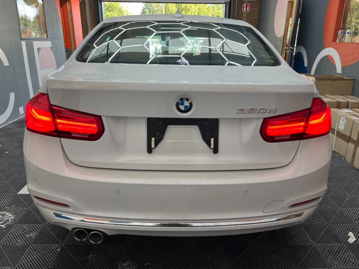 BMW 3-Series 2018 BMW 320D LUXURY 2.0 AUTOMATIC / - Image 3