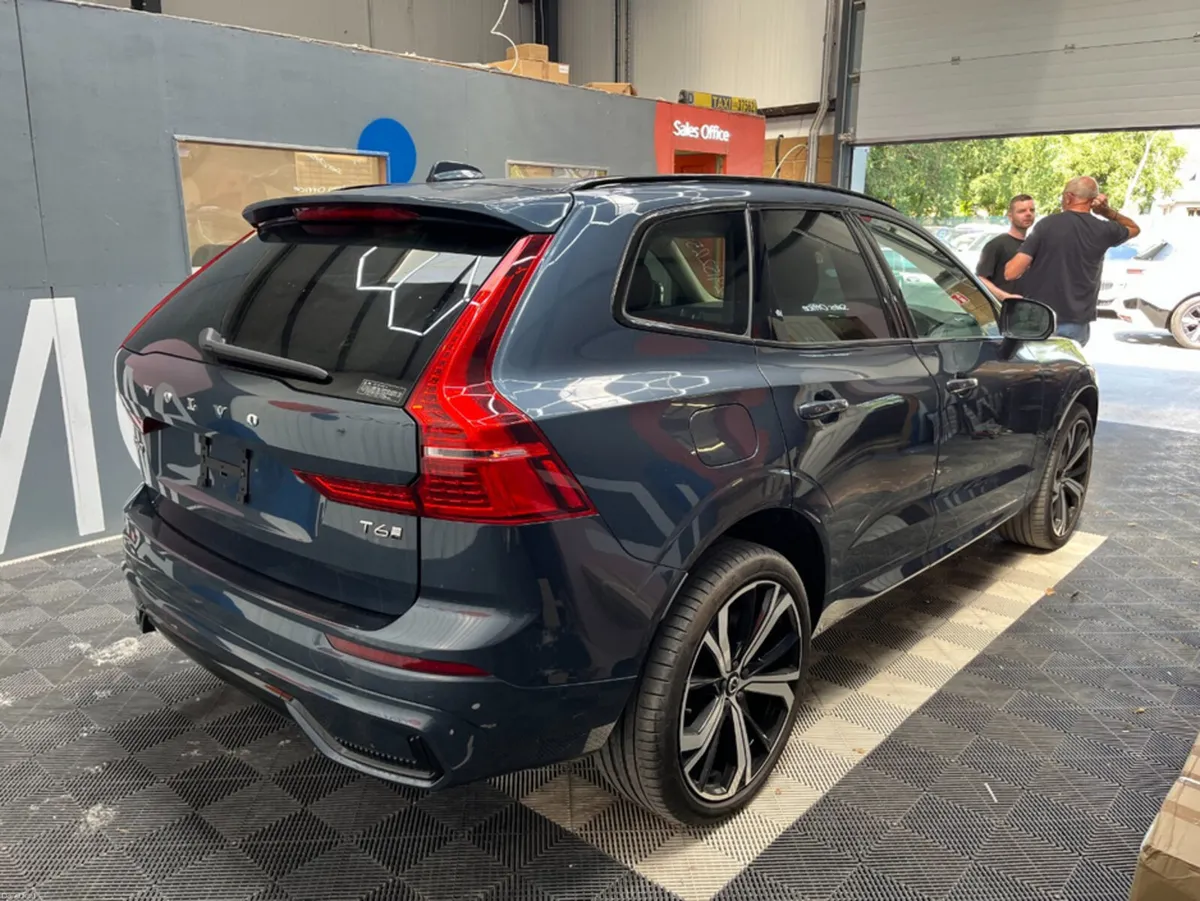 Volvo XC60 2025 VOLVO XC60 PLUG-IN T6 2.0 AUTOMATI - Image 2