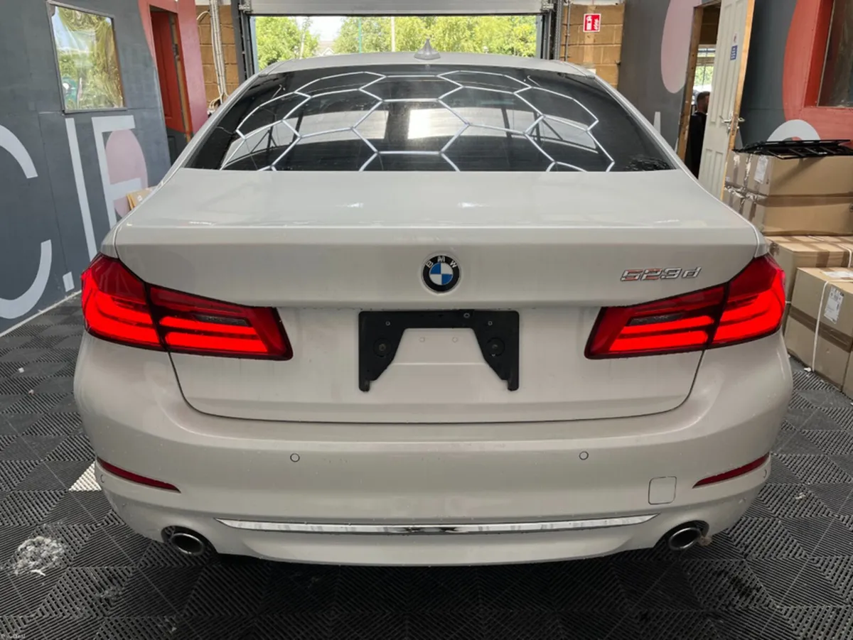 BMW 5-Series 2019 BMW 523D LUXURY 2.0 AUTOMATIC / - Image 3