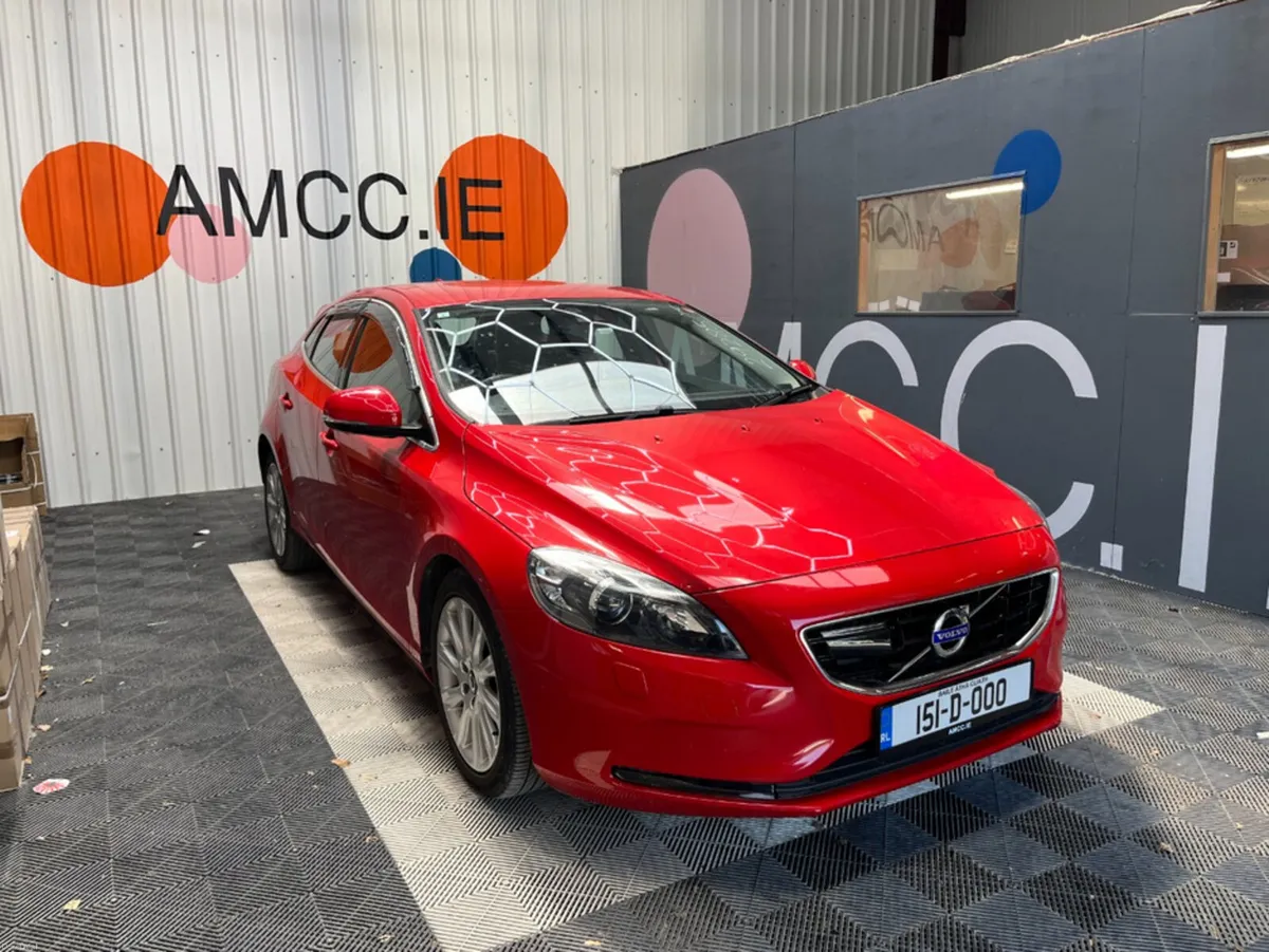 Volvo V40 2015 VOLVO V40 T4 1.6 AUTOMATIC / CRUISE - Image 1