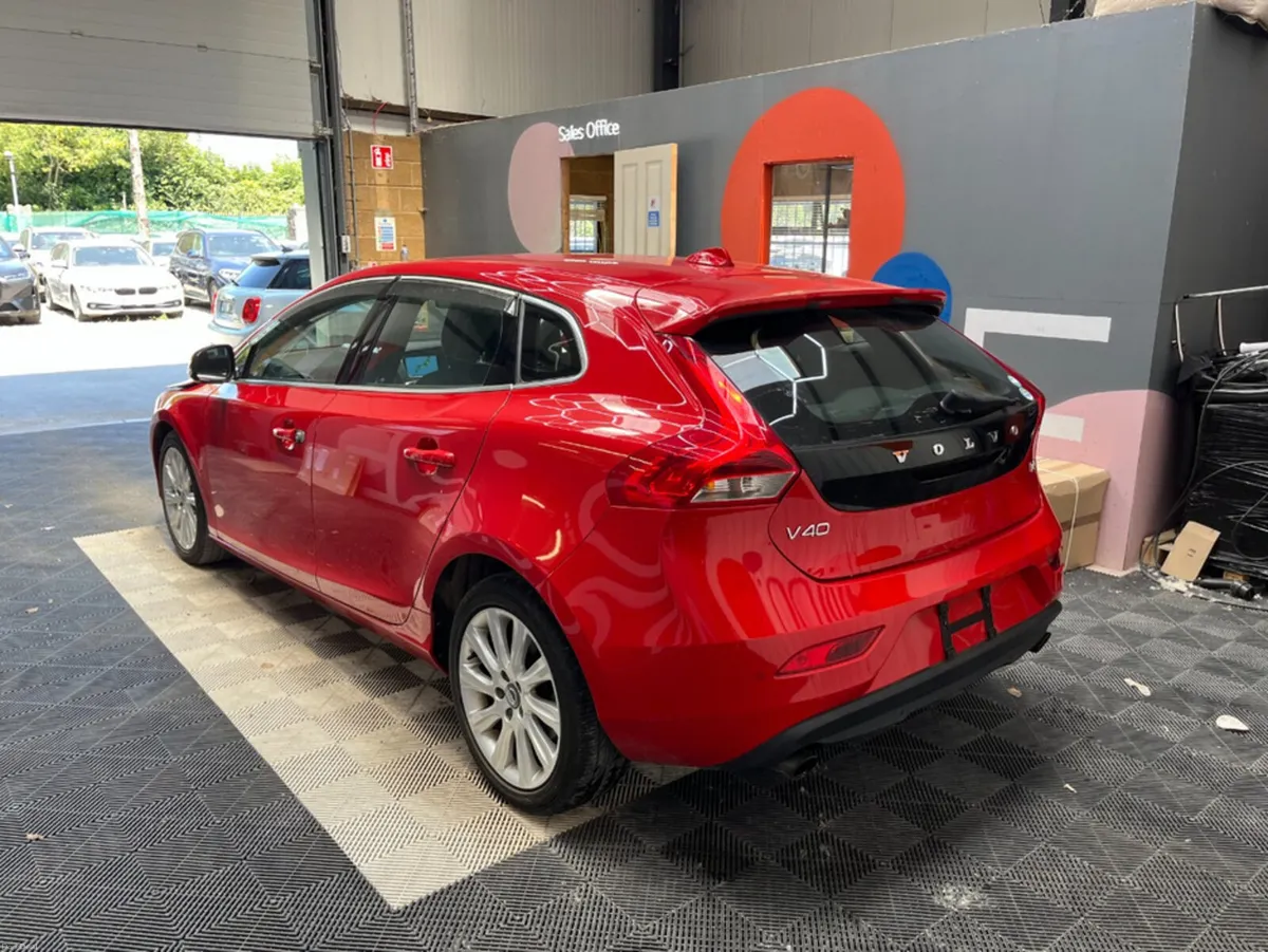 Volvo V40 2015 VOLVO V40 T4 1.6 AUTOMATIC / CRUISE - Image 4