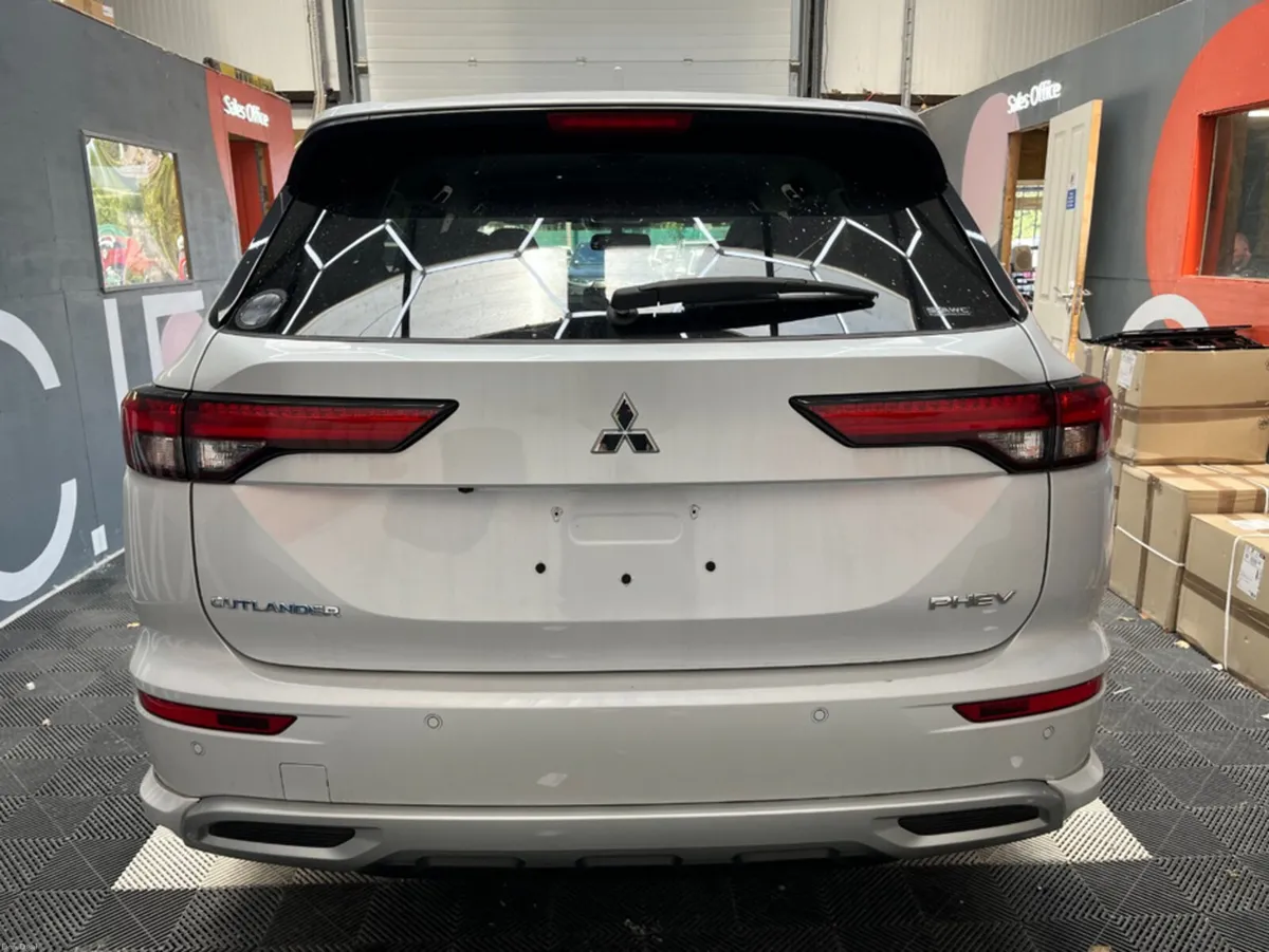 Mitsubishi Outlander 2024 MITSIBISHI OUTLANDER PHE - Image 3