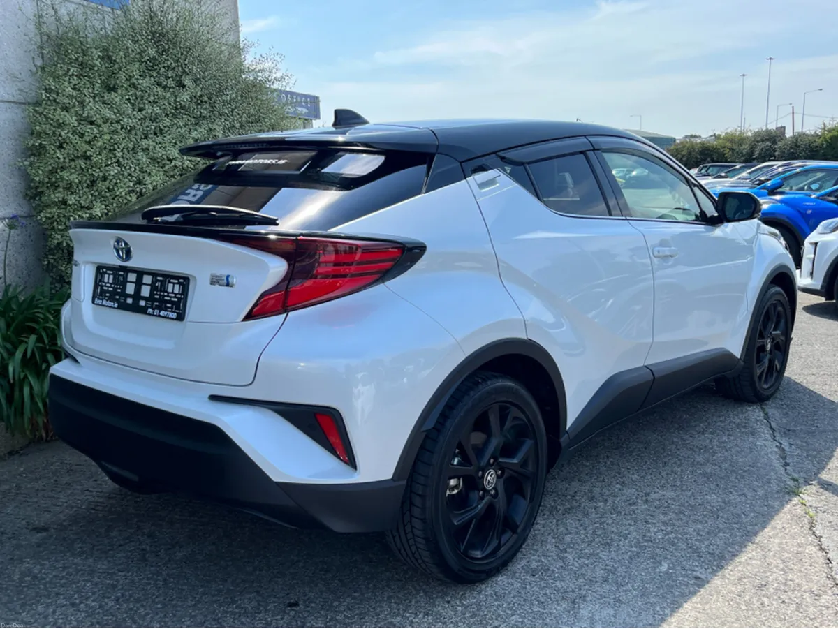 Toyota C-HR SOL NERO AUTOMATIC HYBRID 1.8 PETROL / - Image 4