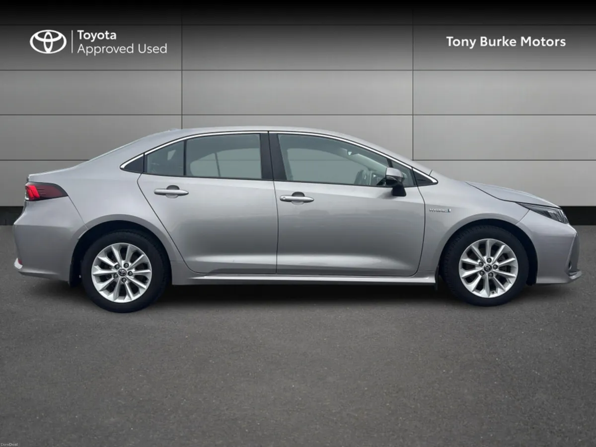 Toyota Corolla Saloon - Luna Edition - 1.8 Hybrid - Image 3