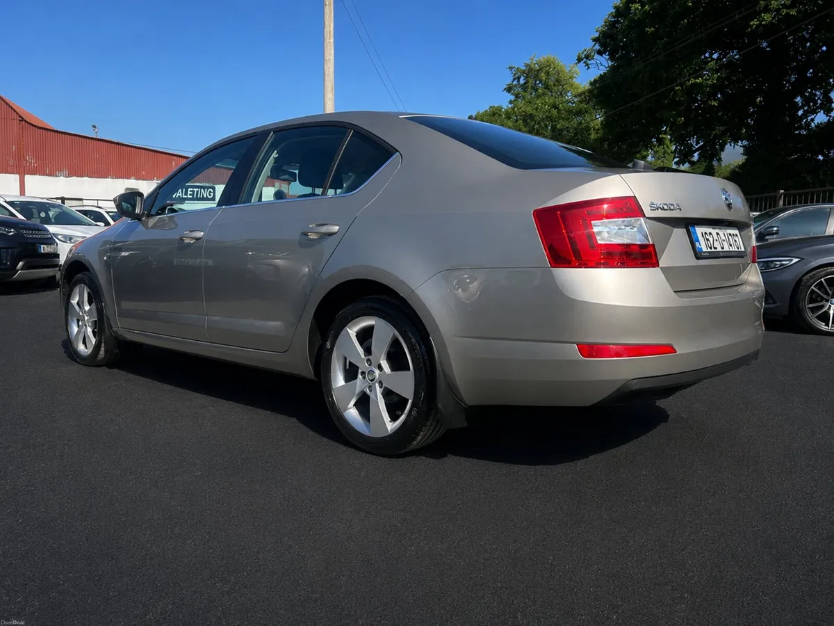 16 Skoda Octavia 1.6 TDI STYLE GOOD SPEC LOW KMS - Image 4