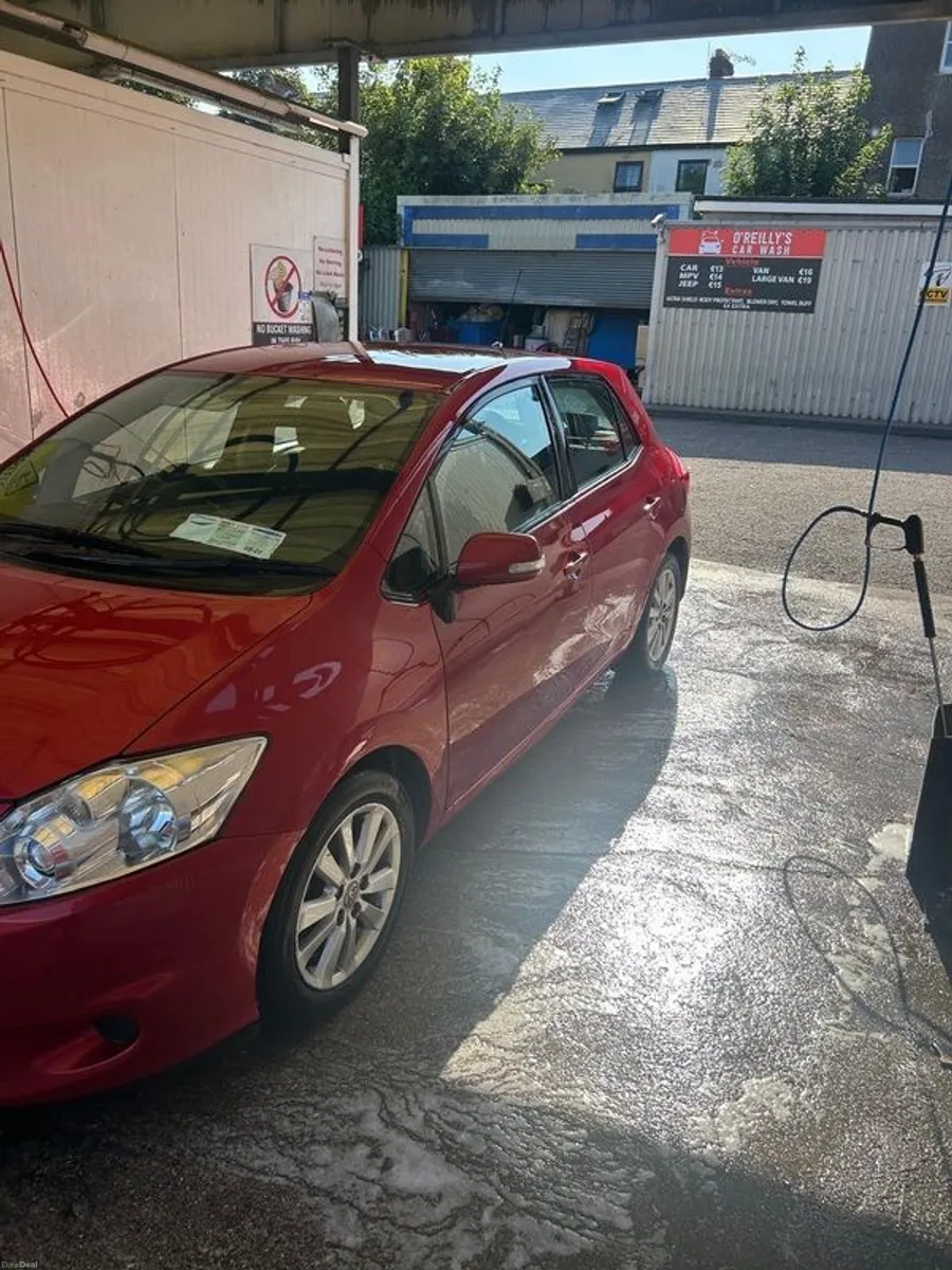 2012 Toyota Auris - Image 2
