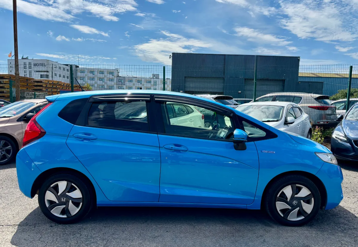 HONDA FIT 2014  (1.5, HYBRID) - Image 4