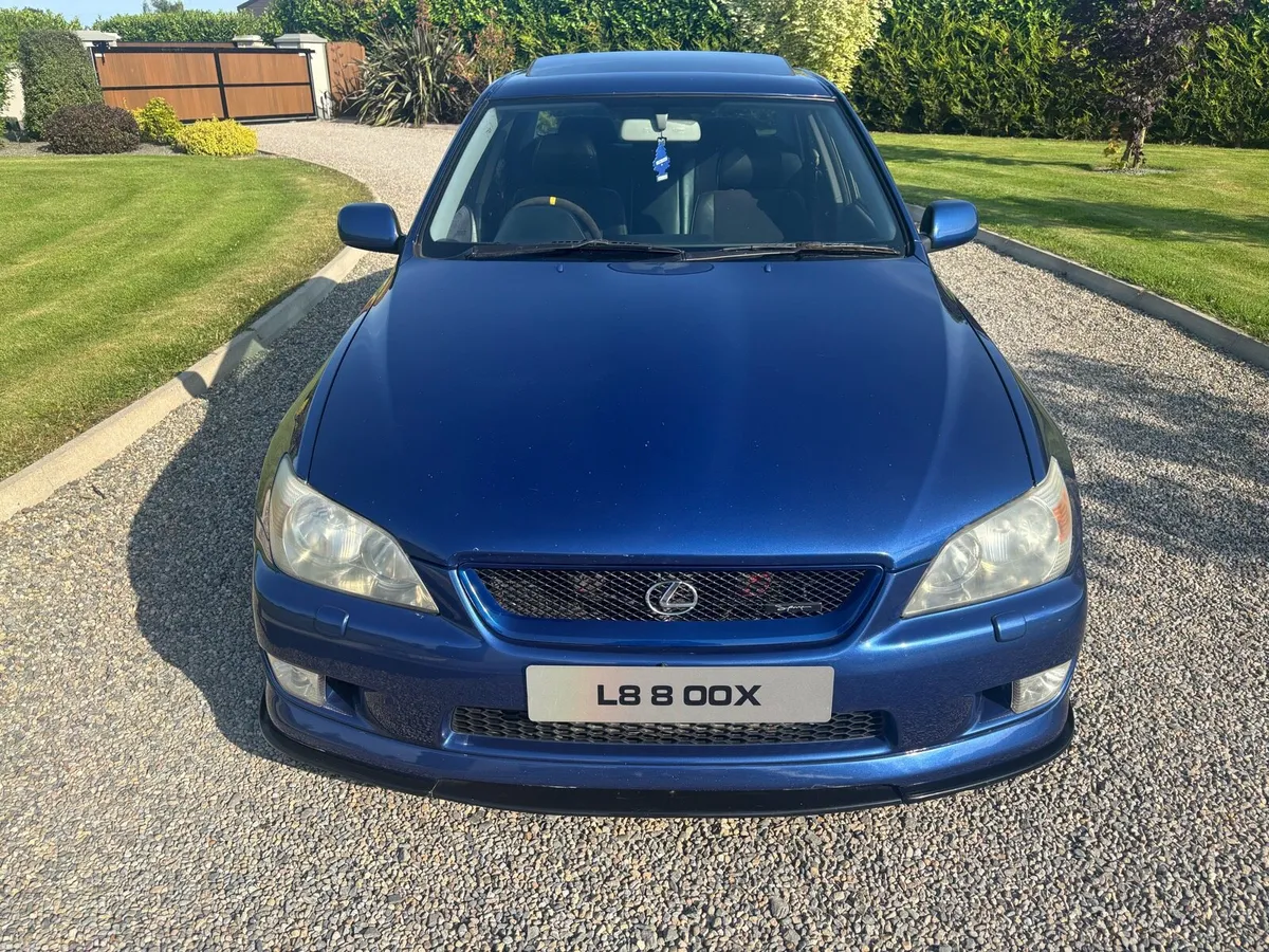 2002 LEXUS IS 200 - Image 4