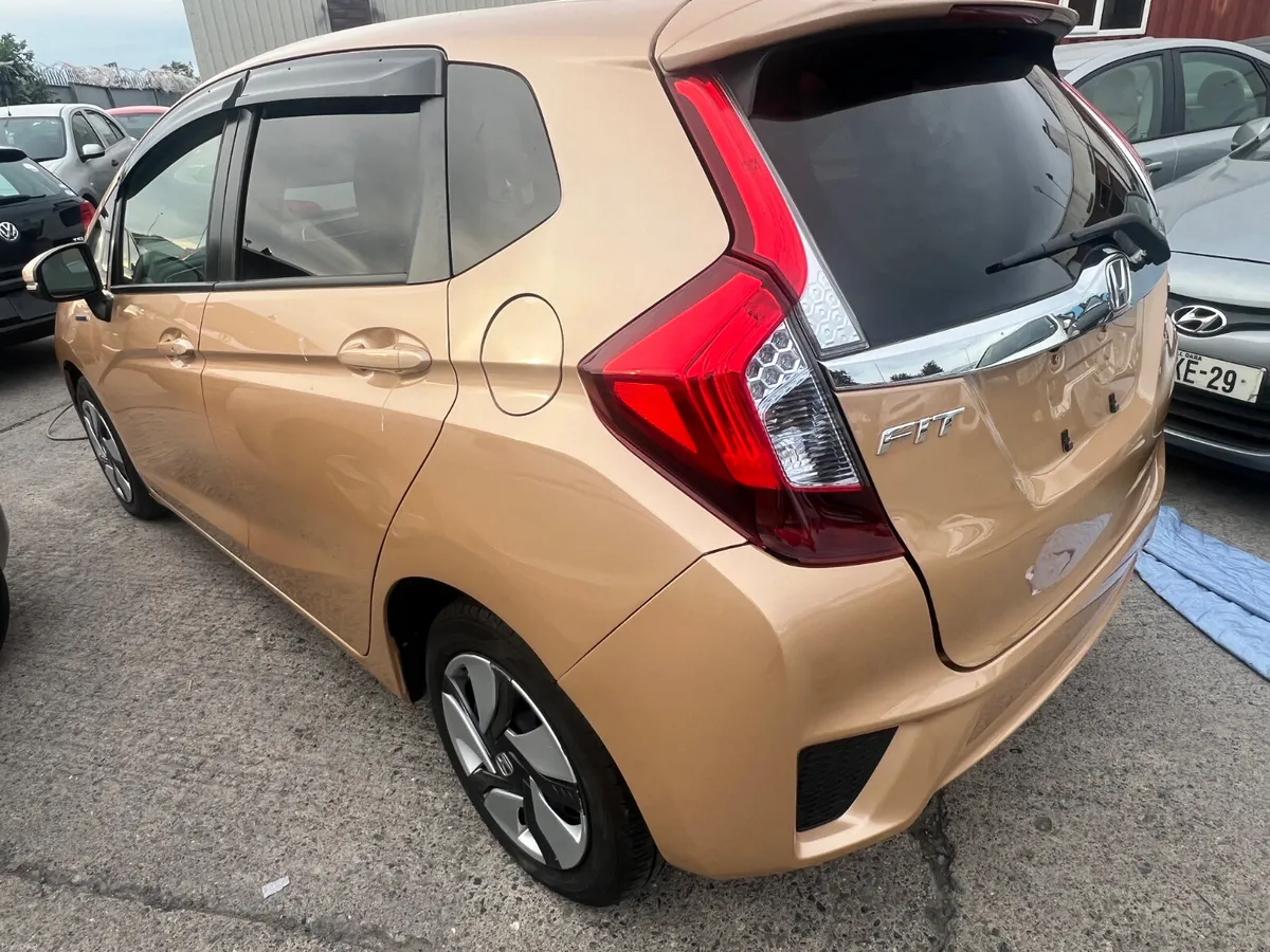 Honda Fit 2014 Hybrid Auto/ only 70k km/ warranty - Image 4