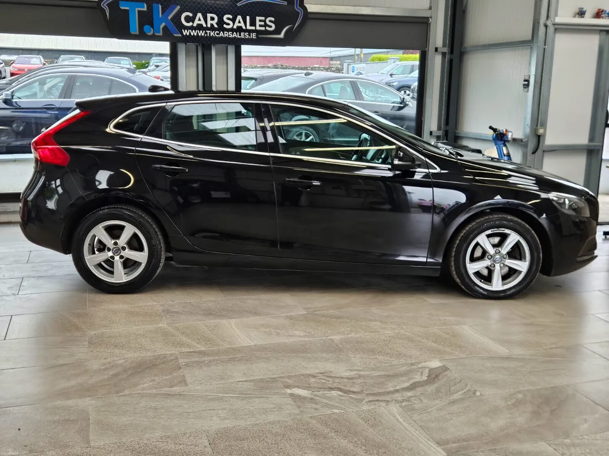 16 VOLVO V40 2.0 DIESEL - Image 2
