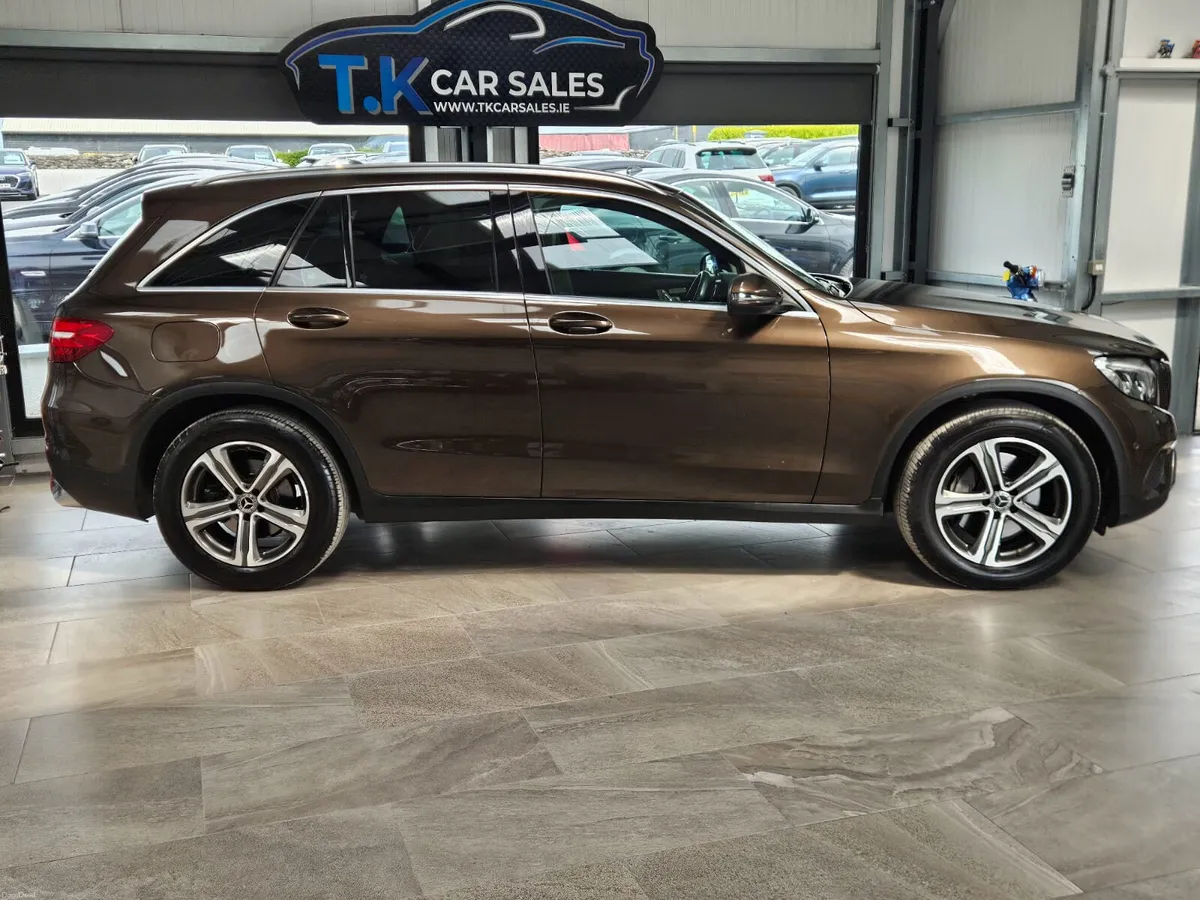17 MERCEDES BENZ GLC 220 D 4MATIC - Image 4