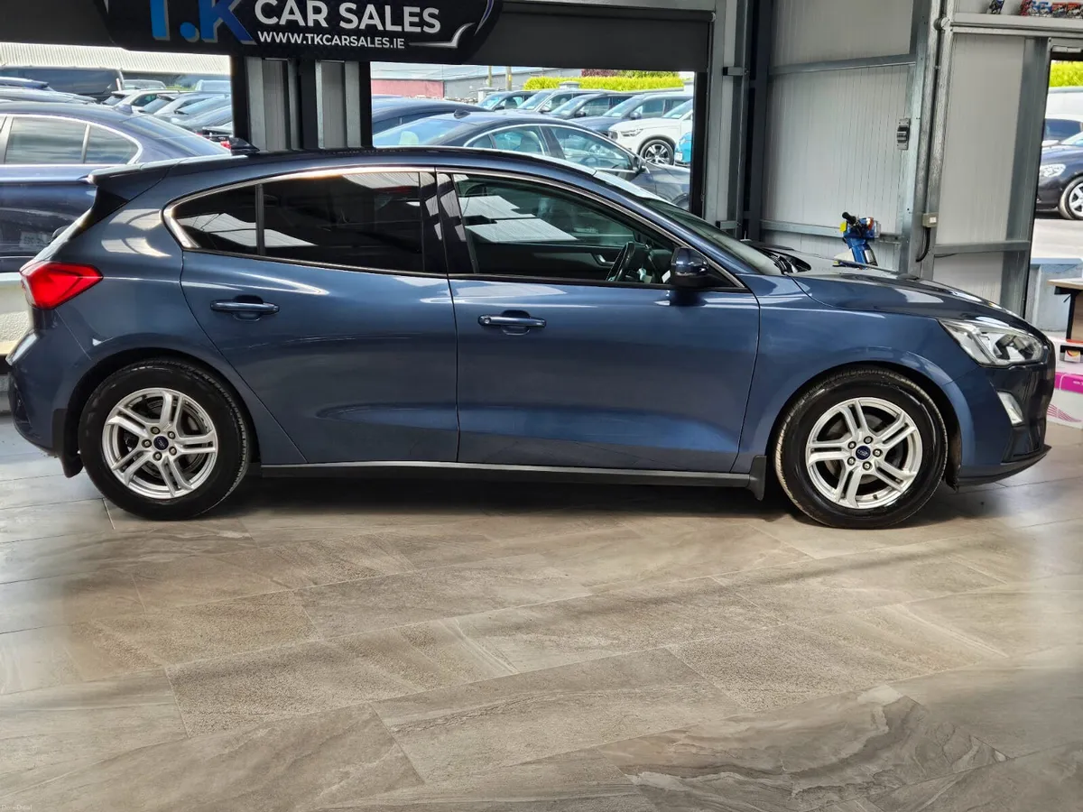 19 FORD FOCUS ZETEC PETROL - Image 4