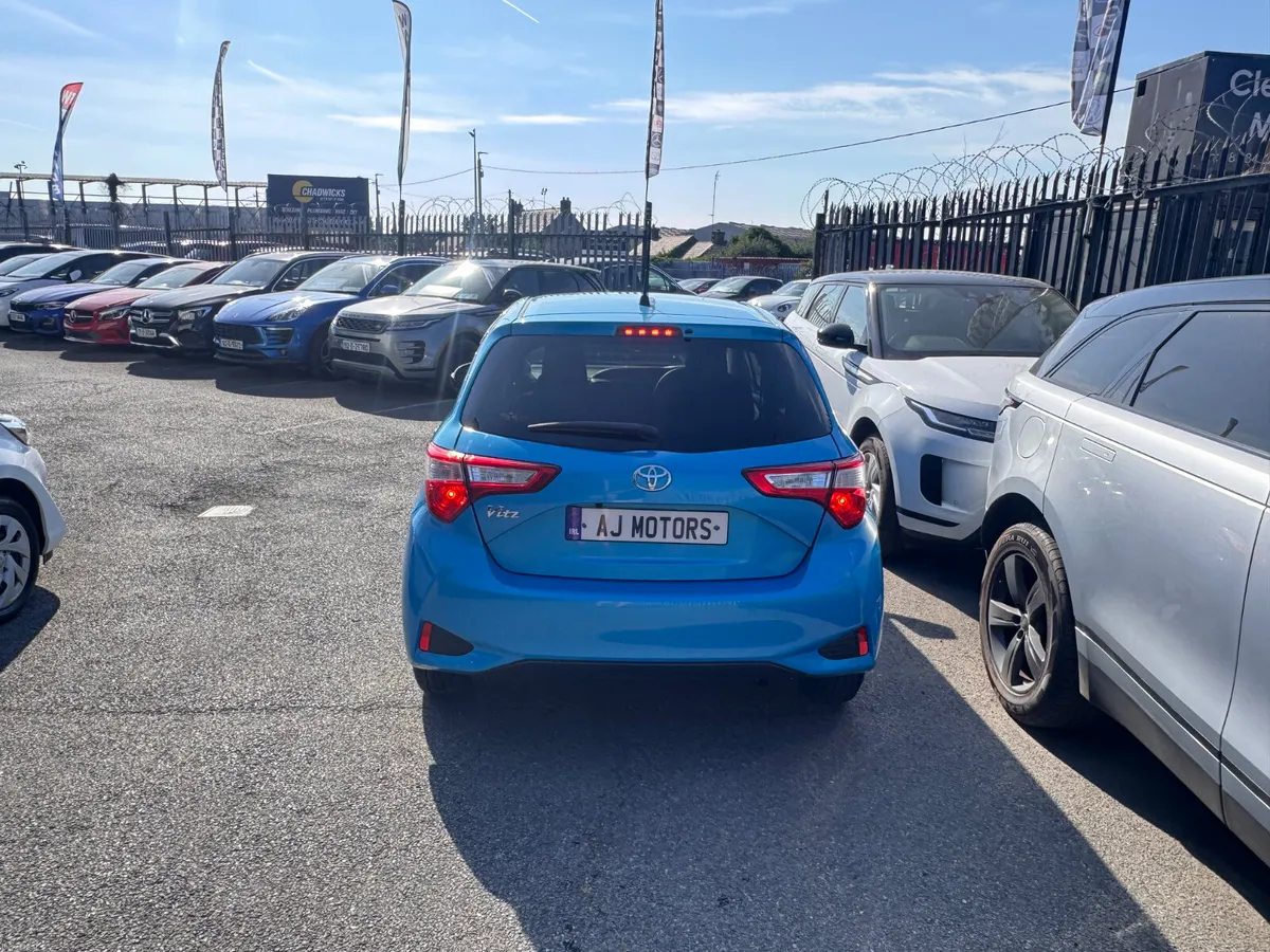 17 TOYOTA YARIS 1.0 AUTOMATIC - Image 6