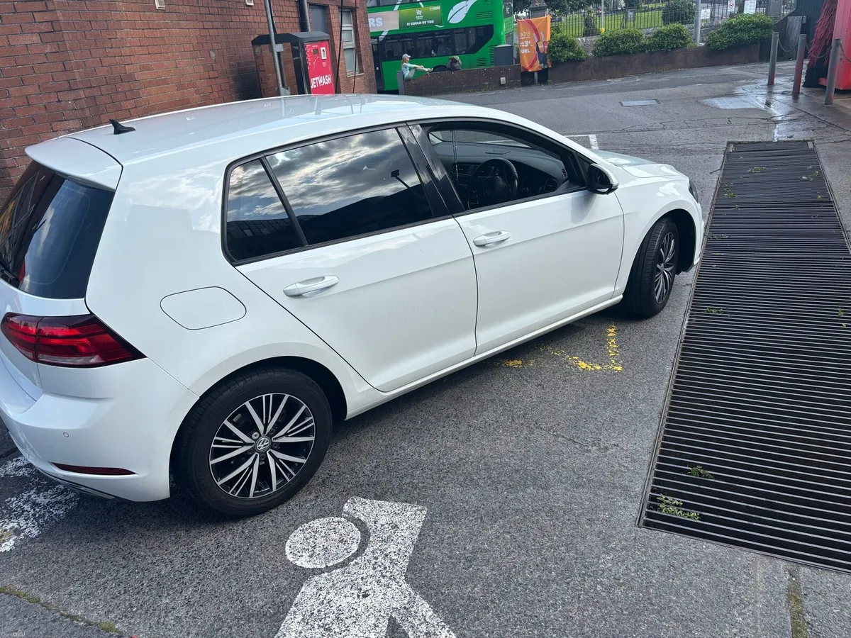 Volkswagen Golf - Image 4