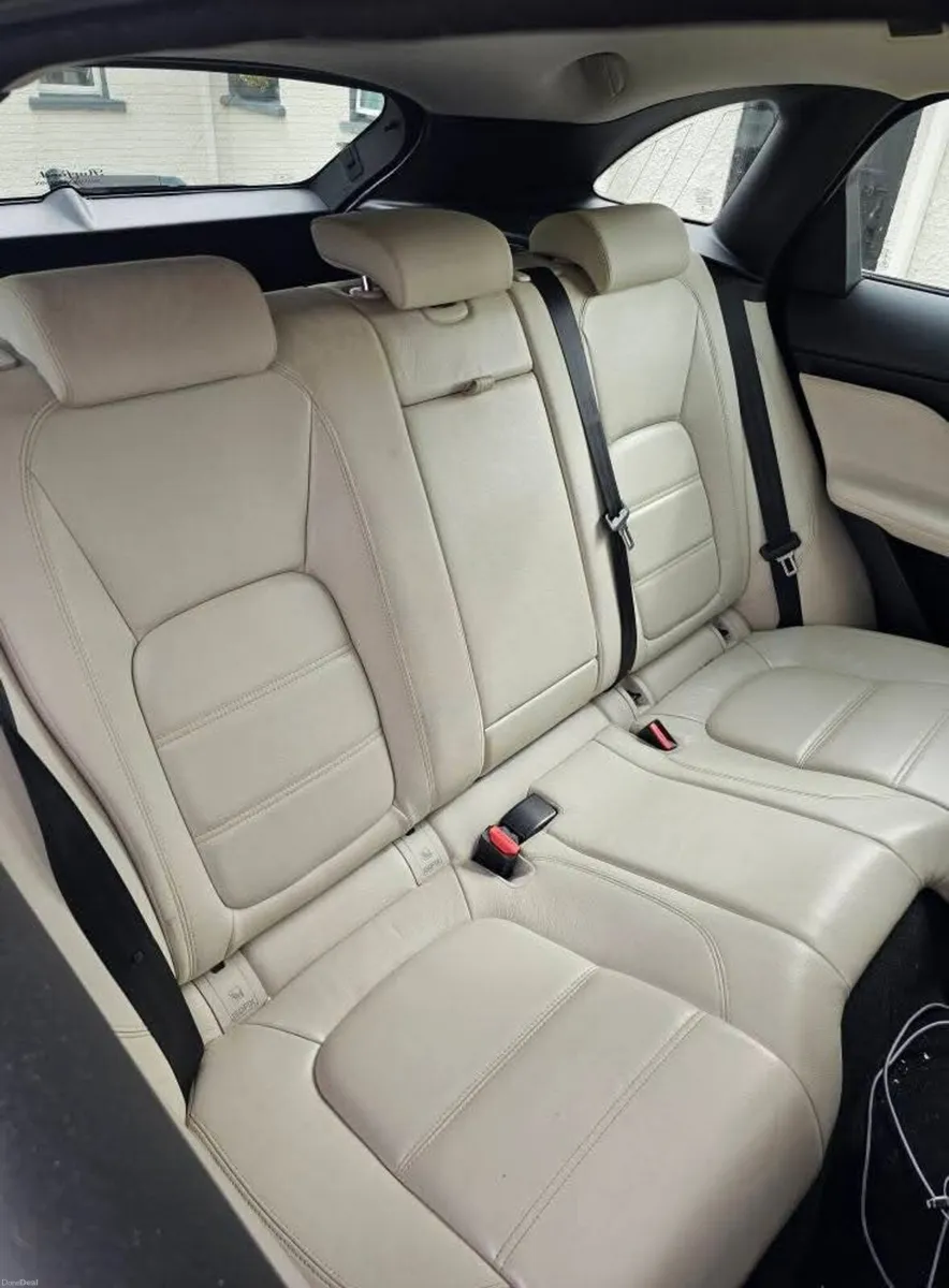 Jaguar F-Pace 2017 - Image 2