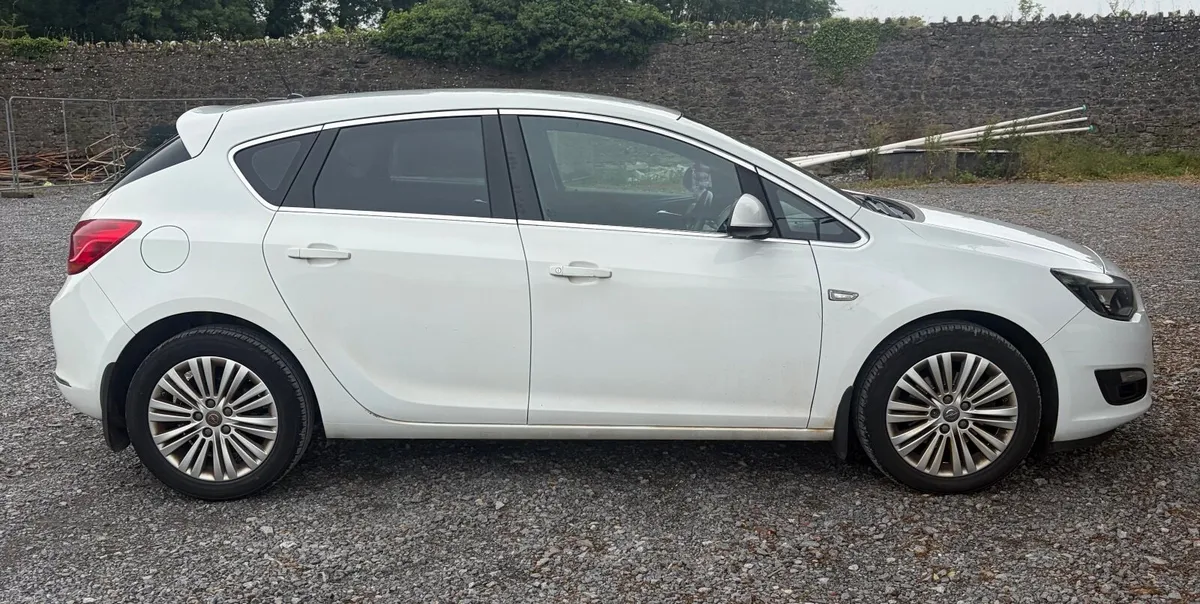 Opel Astra 2015 - Image 3