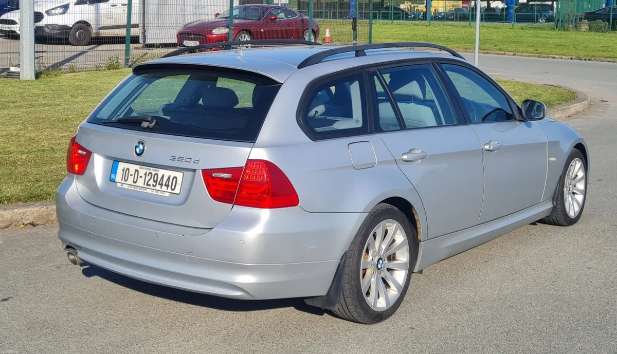 BMW 3-Series 2010 - Image 3