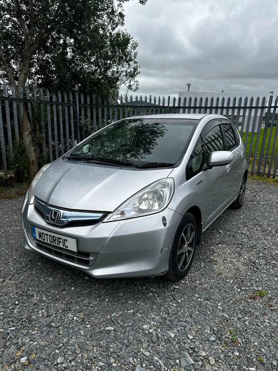 Honda Fit 2013 | Auto | High spec | Rev camera - Image 2