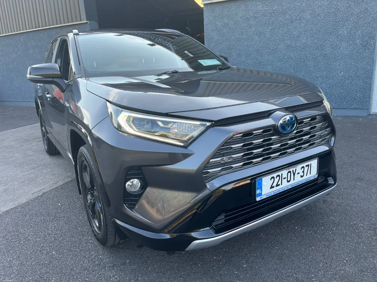 Toyota RAV4 2022**Black edition** - Image 5