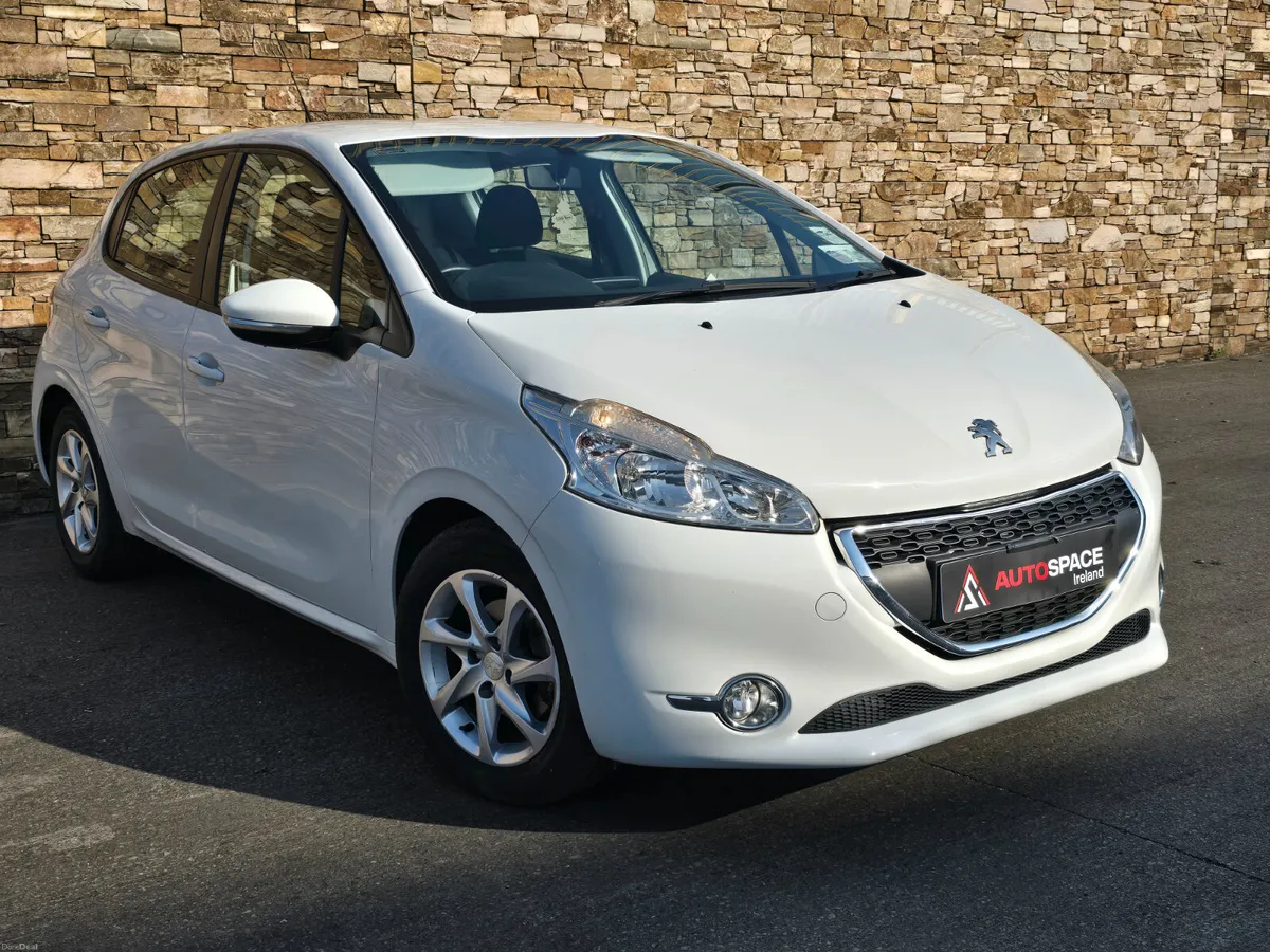 141 Peugeot 208 1.2 Petrol - Image 1