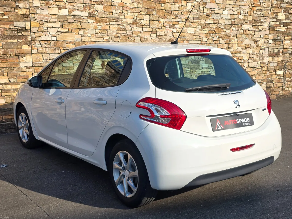 141 Peugeot 208 1.2 Petrol - Image 6