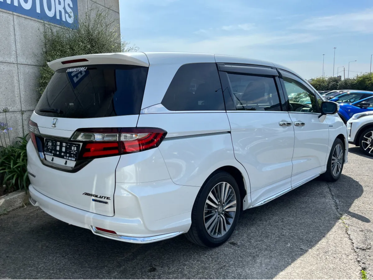Honda Odyssey ABSOLUTE 8 SEATER AUTOMATIC HYBRID 2 - Image 6