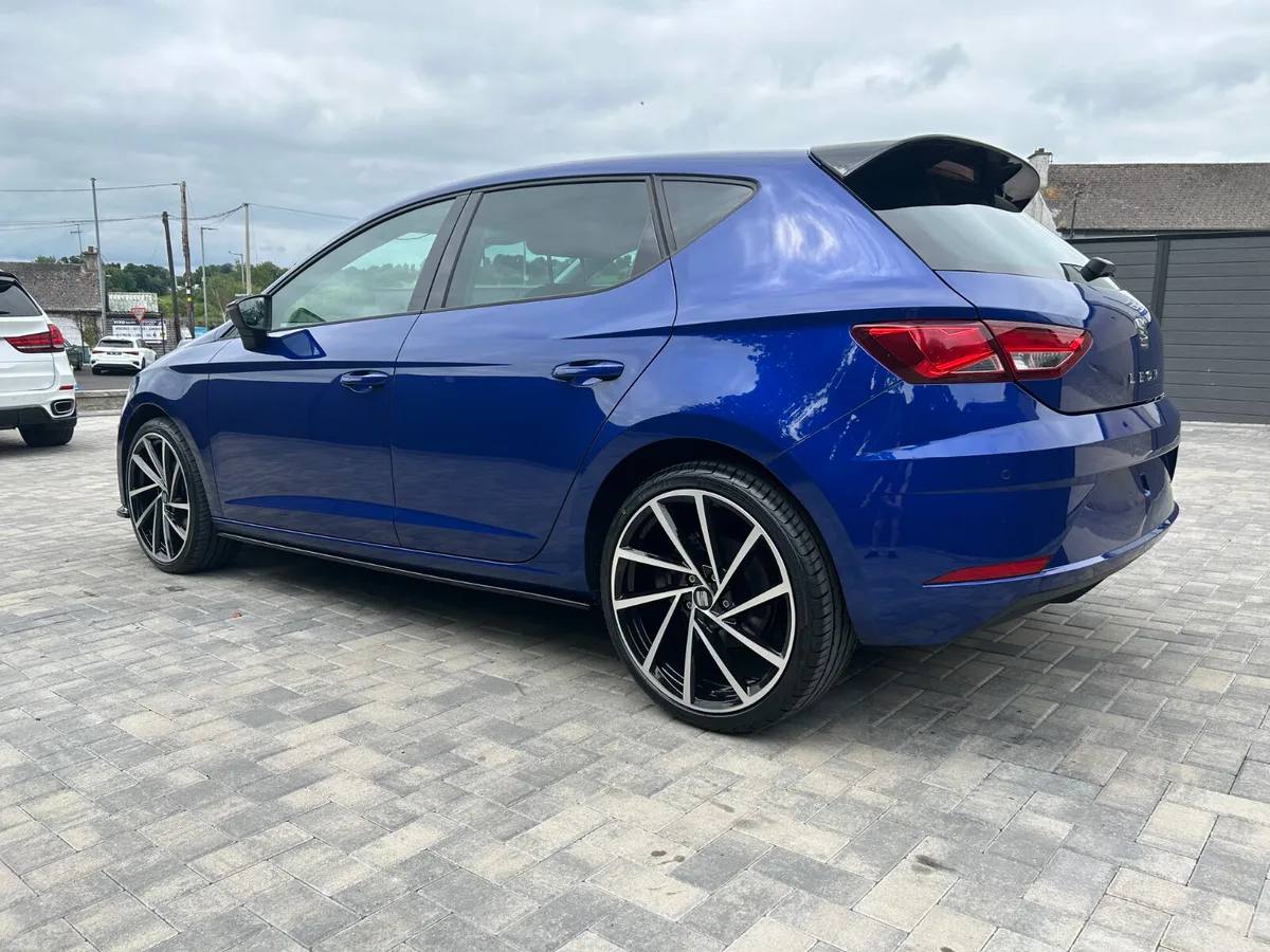 191 SEAT LEON 1.6 TDI SE DYNAMIC IN MYSTERY BLUE - Image 5