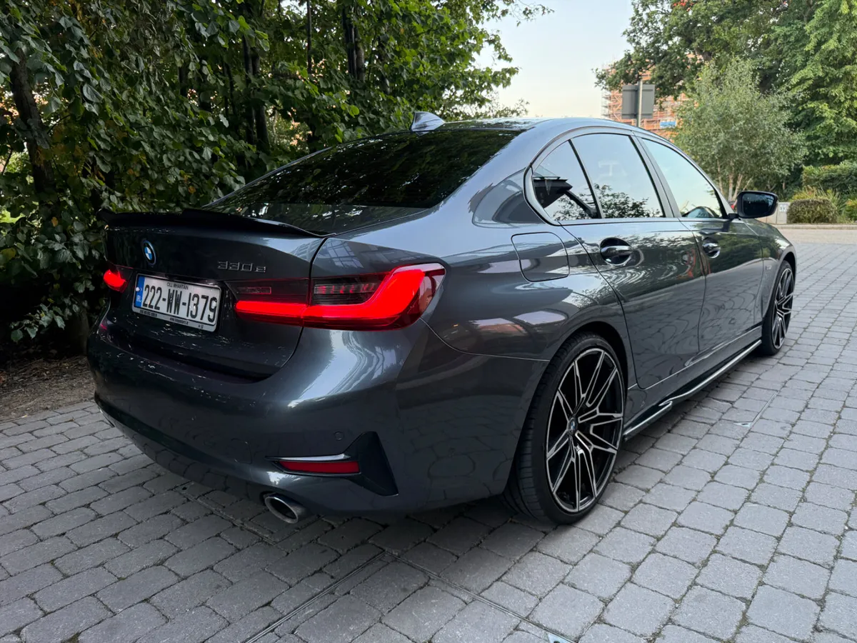BMW 330E 2022 - Image 5